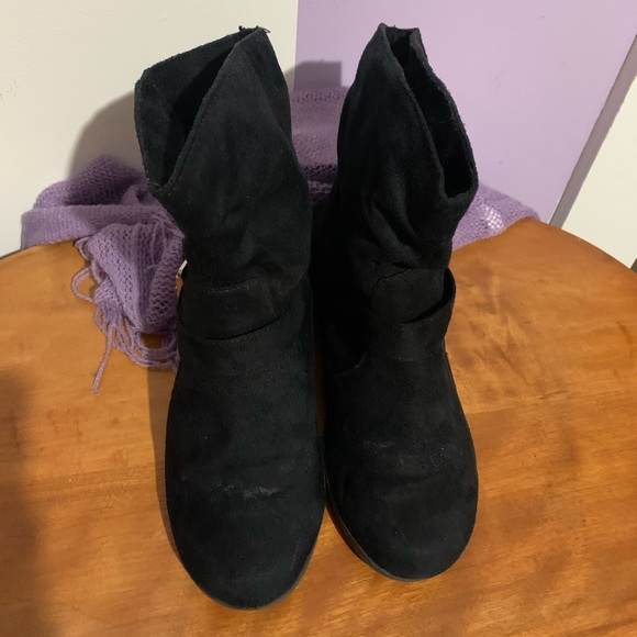 Women’s 6.5 M Rampage Crispey Black Suede Boots - Picture 6 of 8